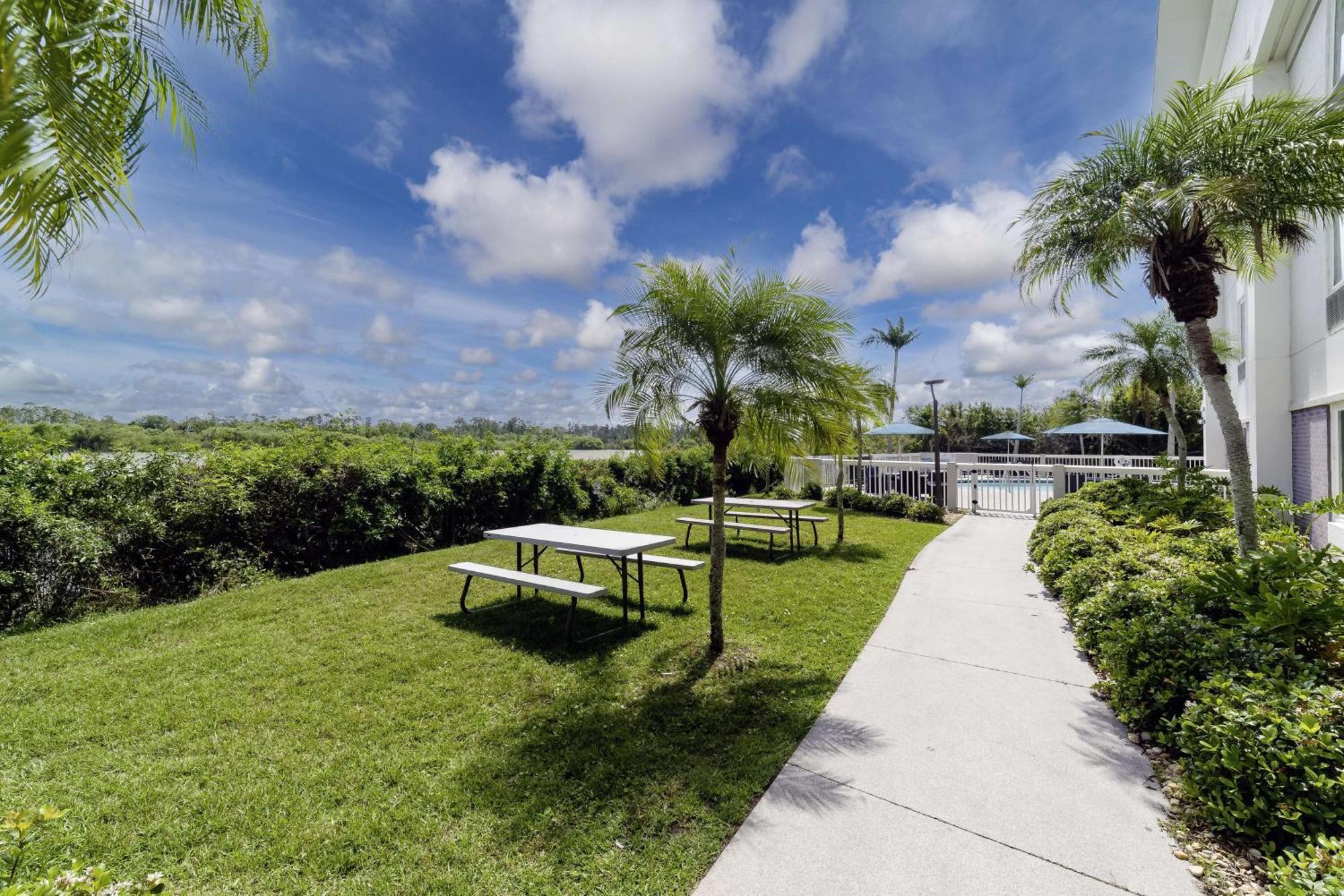 Hampton Inn Port Charlotte Esterno foto